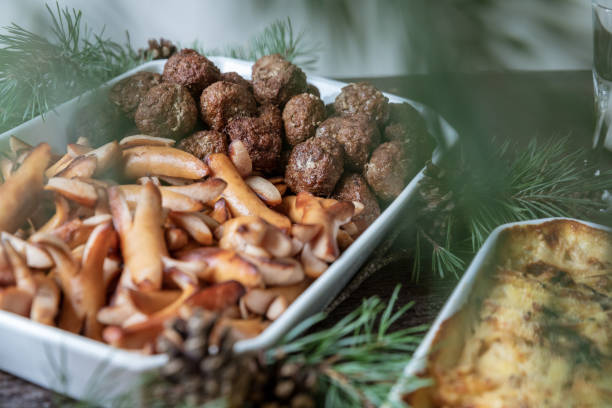 comida de natal sueco na mesa - christmas christmas tree sweden decoration - fotografias e filmes do acervo