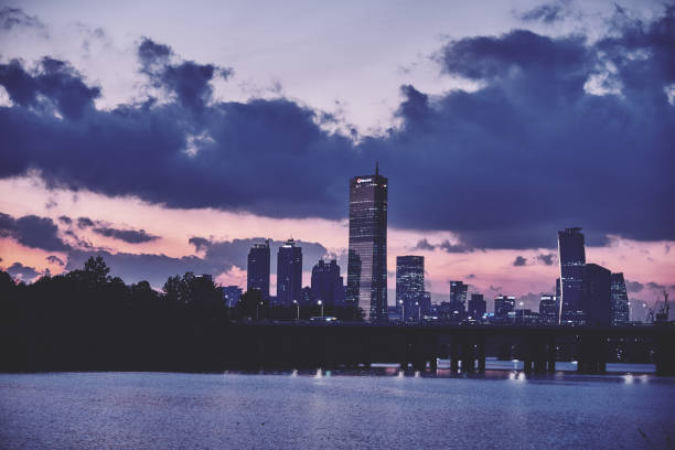 istock Vanilla Skyline in Seoul 1041271266