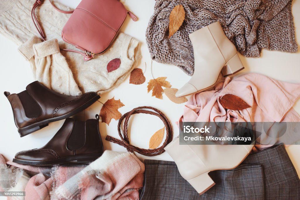 Conjunto De Temporada Ropa De Mujer Moda Otoño Vista Superior Con Espacio De Copia Zapatos De Moda Suéter Y Bolsos Foto de stock y más banco de imágenes de Moda - iStock Conjunto De Temporada Ropa De Mujer Moda Otoño Vista Superior Con Espacio De Copia Zapatos De Moda Suéter Y Bolsos Foto de stock y más banco de imágenes de Moda - iStock