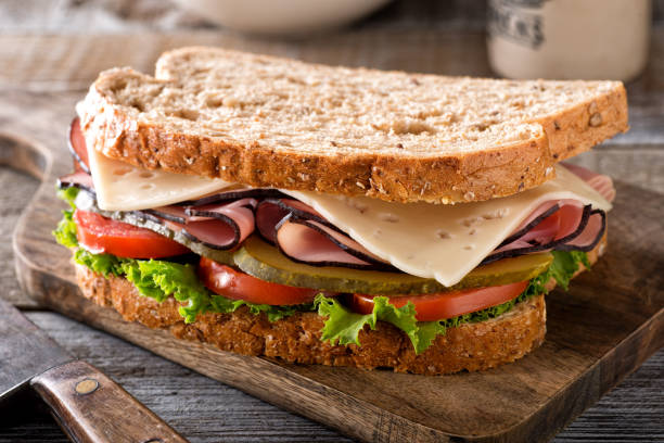 sanduíche de presunto e queijo - whole meal bread - fotografias e filmes do acervo