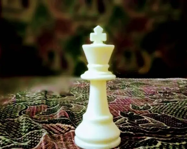 Chess king piece