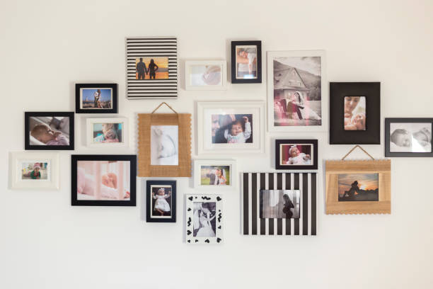 photos of the family in various photo frames white wall with photos of the family in various photo frames family pictures stock pictures, royalty-free photos & images