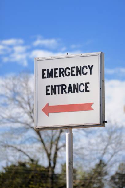 istock Emergency entrance sign with arrow 1041463700