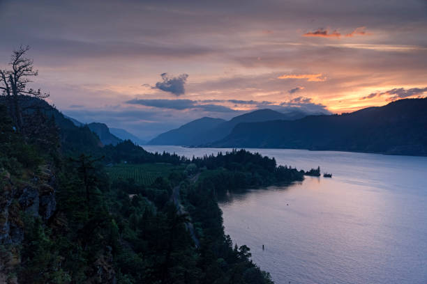 istock Ruthton Point, Hood River, Oregon 1041517514
