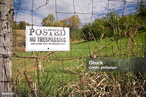 Gepostetkeine Unbefugtes Betreten Stockfoto und mehr Bilder von Agrarbetrieb - Agrarbetrieb, Baum, Einfahrt verboten