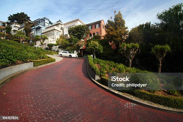 Rua Lombardhorizontal 1 - Fotografias de stock e mais imagens de Lombard Street - San Francisco - Lombard Street - San Francisco, Alfalto, Ao Ar Livre