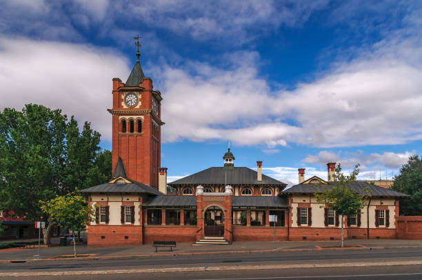 historical courthouse at wagga wagga, new south wales, australia - clock clock tower built structure brick imagens e fotografias de stock