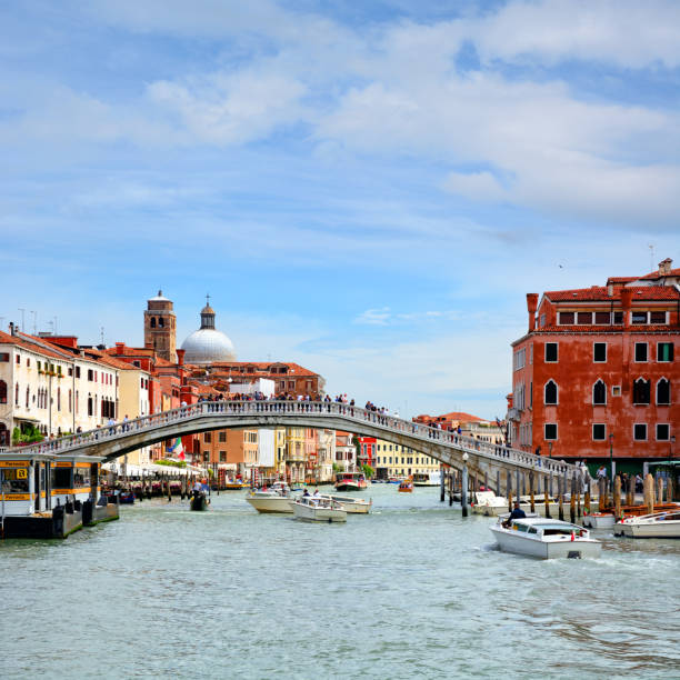 ponte degli scalzi em veneza, itália - ponte degli scalzi - fotografias e filmes do acervo