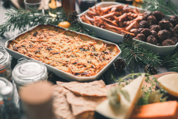 traditionella svenska julbord på träbord - potatis sweden bildbanksfoton och bilder