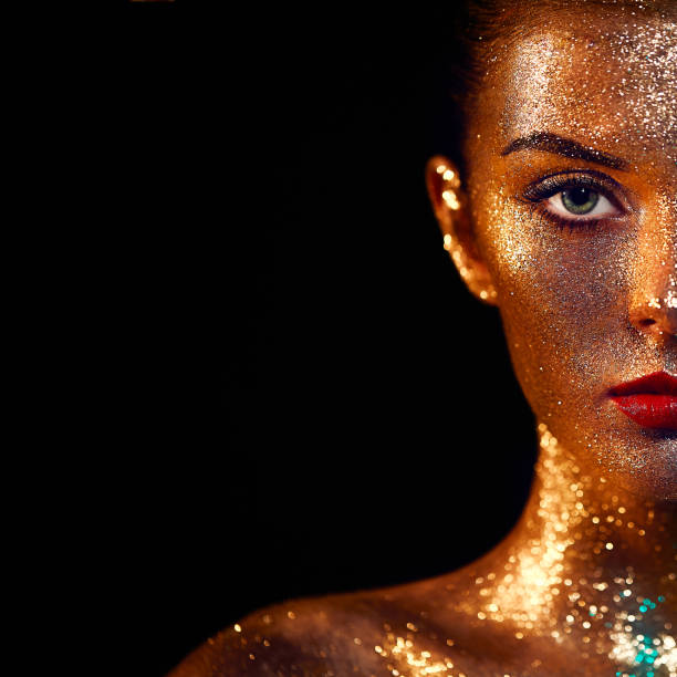 portrait of beautiful woman with sparkles on her face - stage makeup make up women body paint imagens e fotografias de stock