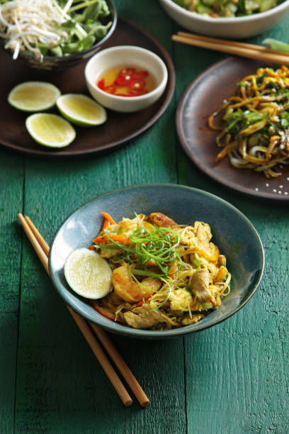 istock Japanese noodle with seafood and vegetables 1041773976