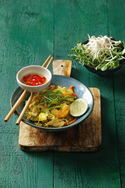 istock Japanese noodle with seafood and vegetables 1041773978
