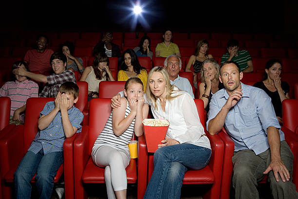 shocked family in movie theater - audience surprise movie theater shock 뉴스 사진 이미지