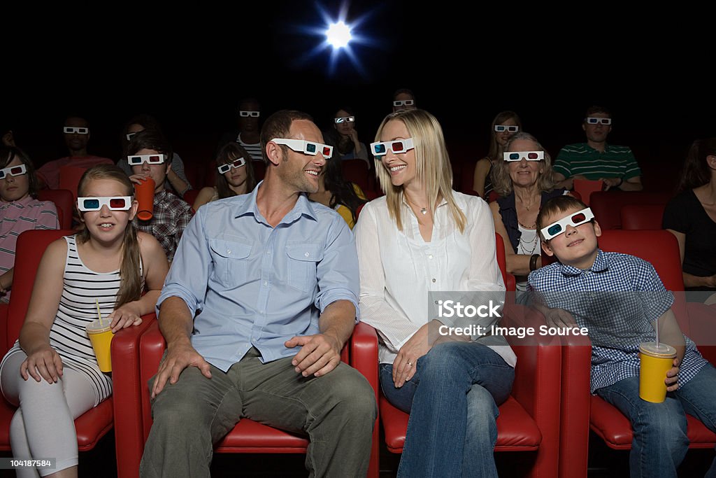 Family watching 3d movie at the movie theater - Стоковые фото Очки 3D роялти-фри