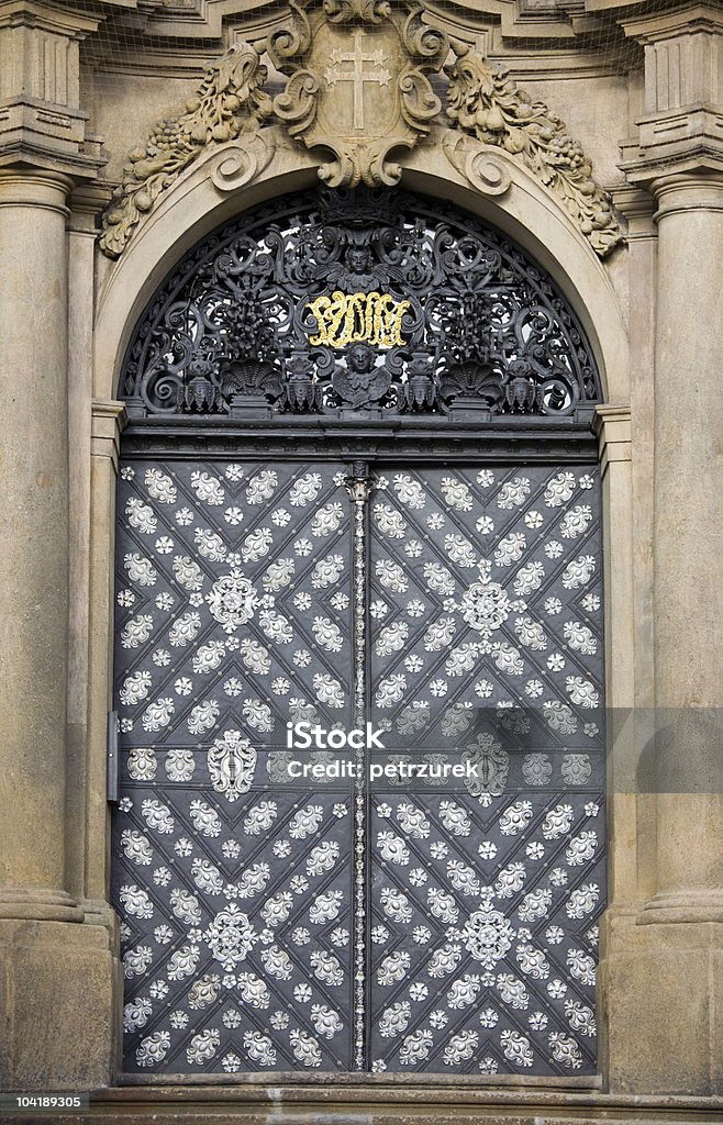 金属製のドアの装飾 - カトリックのロイヤリティフリーストックフォト