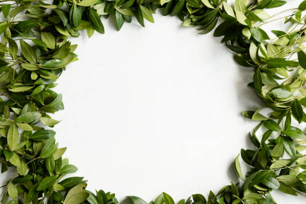 istock periwinkle leaves wreath minimalist floral decor 1041921412