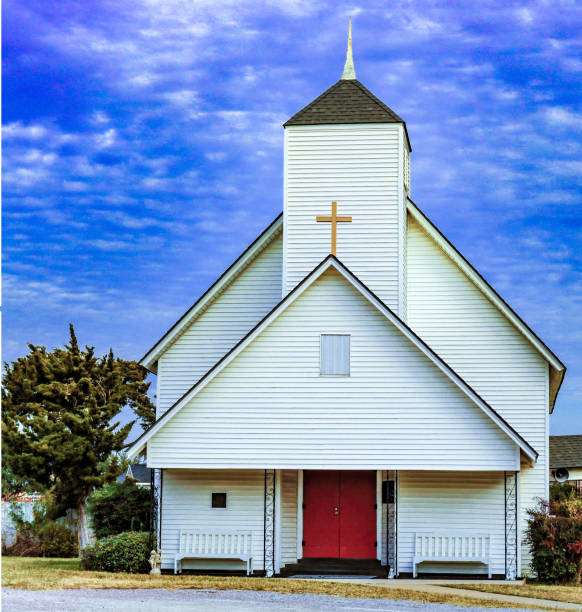 istock 1895 wooden church 1041942718