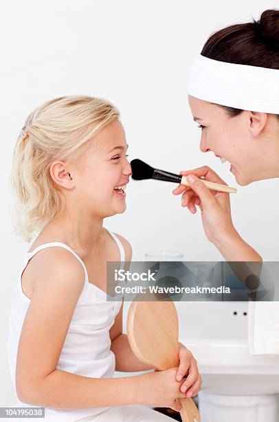 Córka I Matka Wprowadzenie Makijaż - zdjęcia stockowe i więcej obrazów Córka - Córka, Dorosły, Dziecko