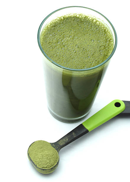 green fitness-shake - barley grass juice green stock-fotos und bilder