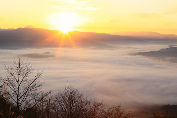 istock Mountain ranges and sea of ​​clouds 1042029938
