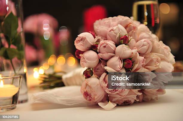 Bouquet Da Sposa Di Fiori Xlarge - Fotografie stock e altre immagini di Bicchiere - Bicchiere, Bicchiere da vino, Bouquet