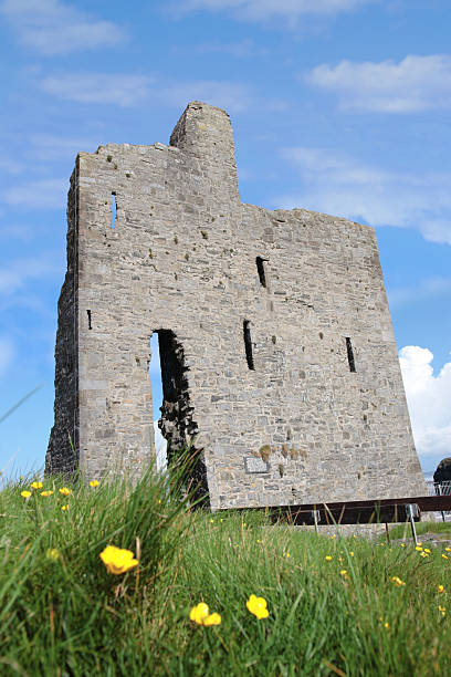istock ballybunions old castle ruins 104208555