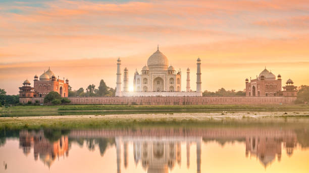 istock Panoramic view of Taj Mahal at sunset 1042128850