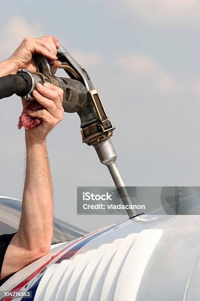 Reabastecer O Simples - Fotografias de stock e mais imagens de Abastecer - Abastecer, Aeroporto, Avião