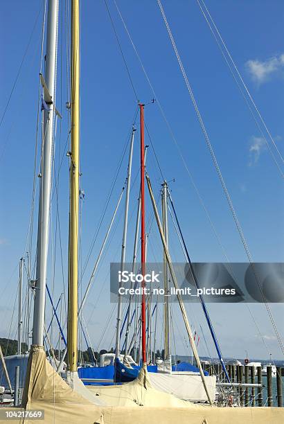 Embarcações À Vela - Fotografias de stock e mais imagens de Ao Ar Livre - Ao Ar Livre, Azul, Cais - Estrutura Feita pelo Homem