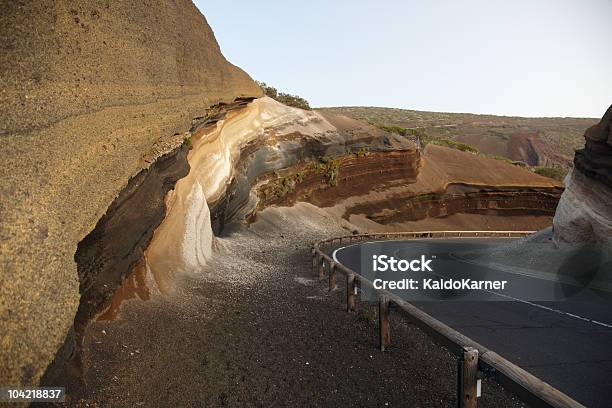 La Scozzese Roccia Vulcanica Affioramento - Fotografie stock e altre immagini di Affioramento - Affioramento, Asfalto, Basalto