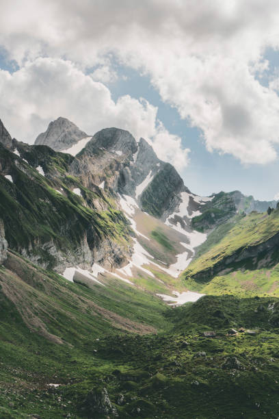 vue panoramique sur les montagnes de suisse - switzerland mountain glacier european alps photos et images de collection