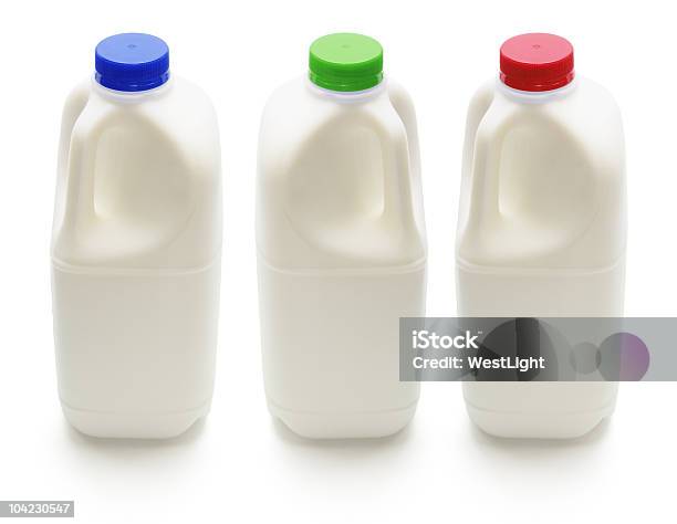 Butelki Mleka - zdjęcia stockowe i więcej obrazów Bez ludzi - Bez ludzi, Białe tło, Butelka