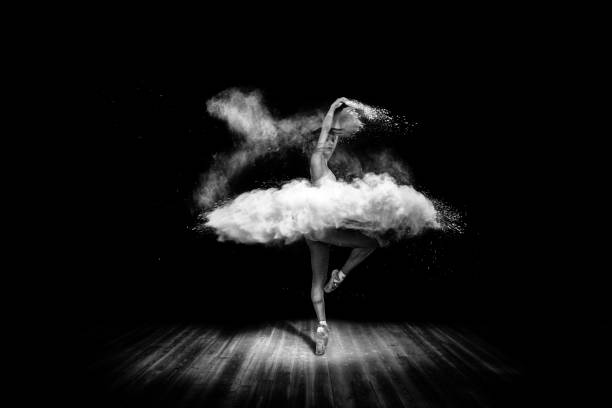 tutu de polvo. hermoso bailarín, bailando con el polvo en el escenario - moda fotos fotografías e imágenes de stock