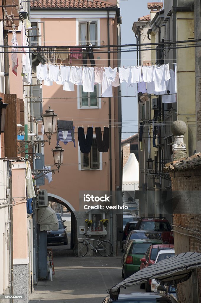 Chioggia: Étroite street - Photo de Centre-ville libre de droits
