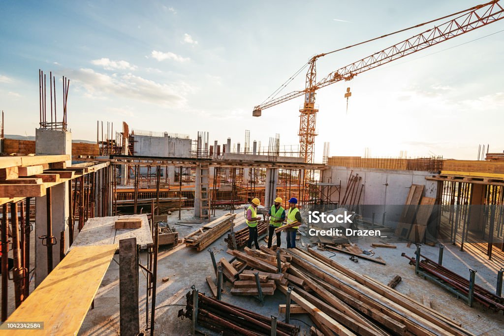 Investoren und Unternehmer auf Baustelle - Lizenzfrei Baugewerbe Stock-Foto
