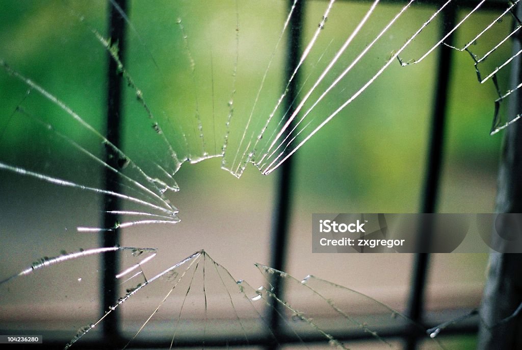 Broken ventana) - Foto de stock de Agrietado libre de derechos