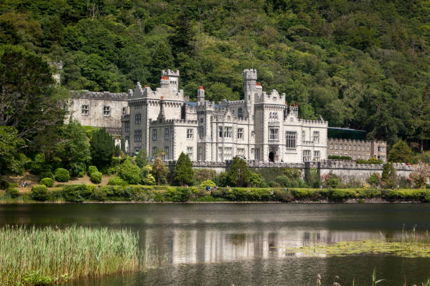 Kylemore Abbey in County Galway, Ireland. Kylemore Abbey, a Benedictine monastery founded on the grounds of Kylemore Castle, in Connemara. Famous tourist attraction in County Galway, Ireland. kylemore abbey stock pictures, royalty-free photos & images