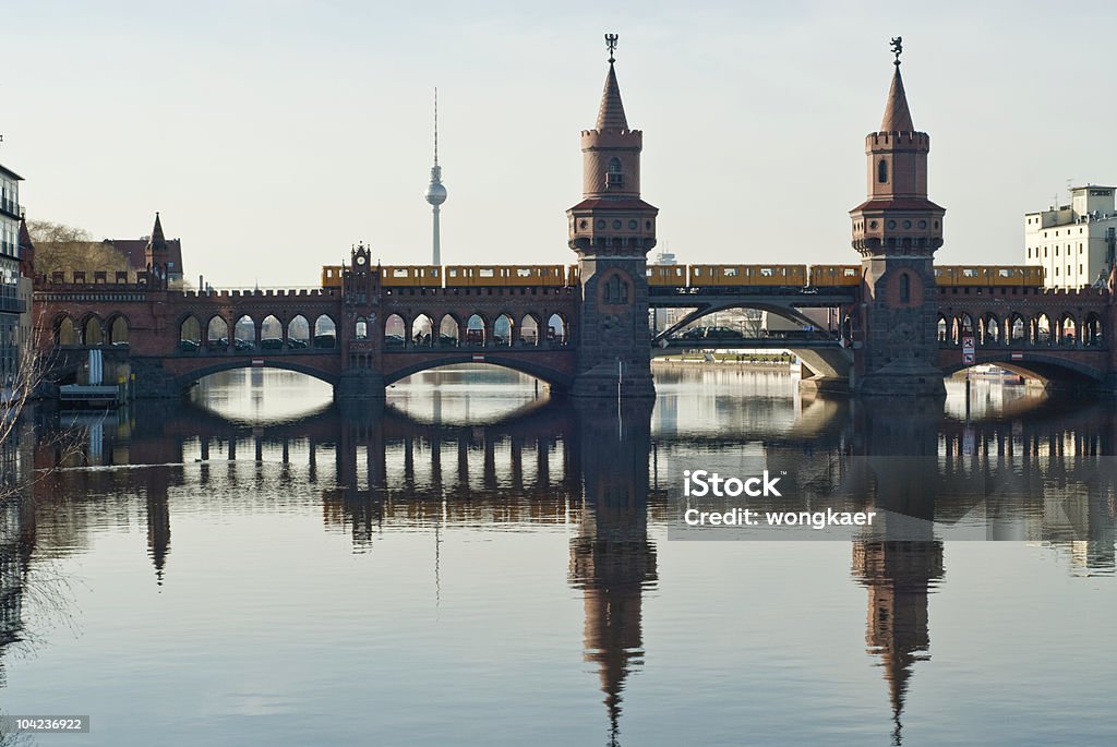 Oberbaumbrücke - Foto de stock de Agua libre de derechos