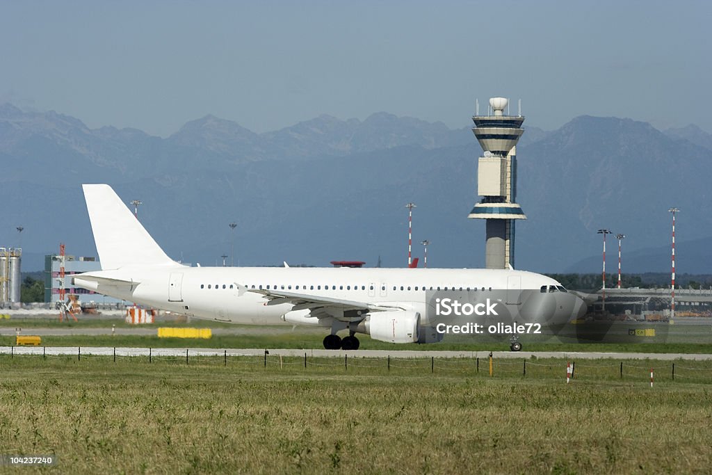 Aereo decollo dall'Aeroporto di Malpensa - Foto stock royalty-free di Aereo di linea