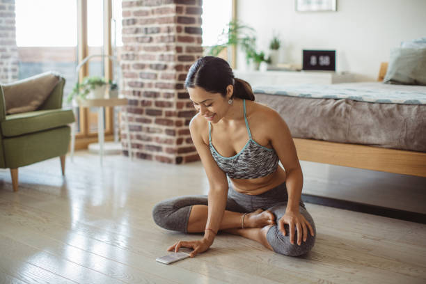 wielki uśmiech do selfie - healthy lifestyle yoga vitality flexibility zdjęcia i obrazy z banku zdjęć