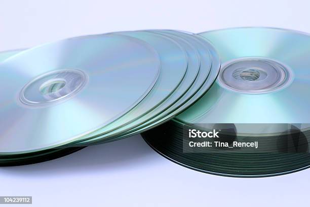 Компактдиски — стоковые фотографии и другие картинки CD-ROM - CD-ROM, DVD-диск, Без людей