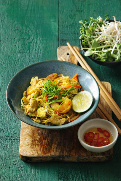 istock Japanese noodle with seafood and vegetables 1042391772