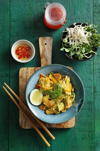 istock Japanese noodle with seafood and vegetables 1042391794