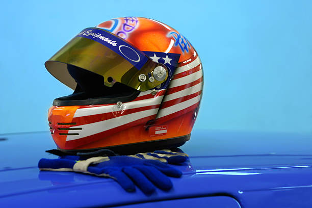 헬멧 및 장갑 - helmet crash helmet motorized sport auto racing 뉴스 사진 이미지