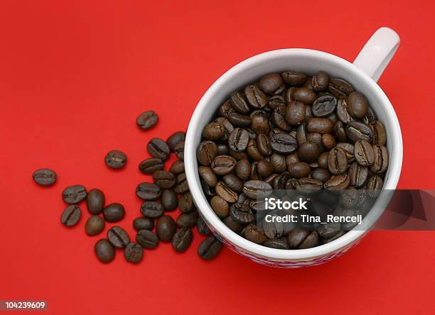 Кофе Красный Фон — стоковые фотографии и другие картинки Ароматический - Ароматический, Без людей, Бизнес