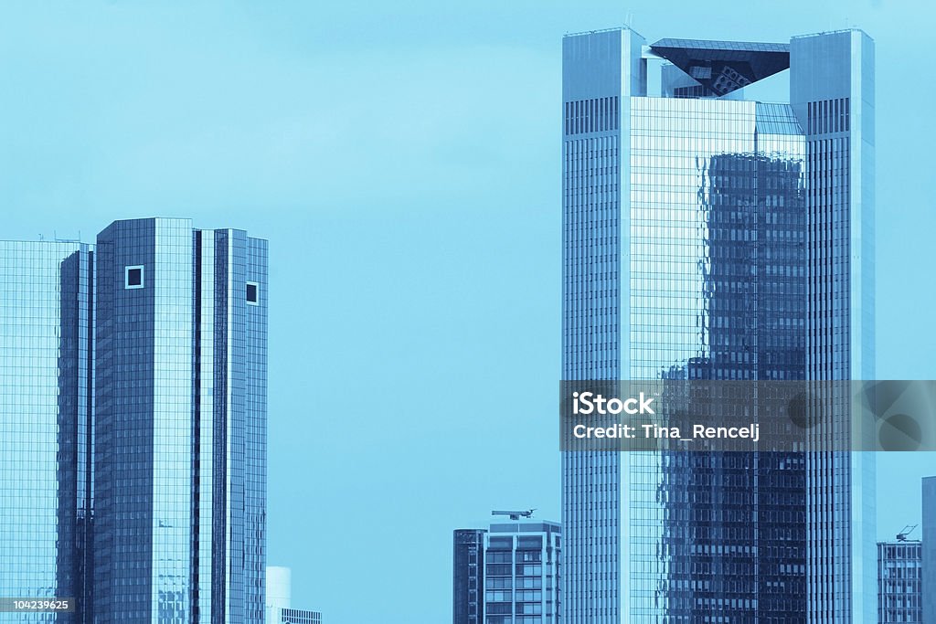 ブルーの超高層ビル - オフィスビルのロイヤリティフリーストックフォト