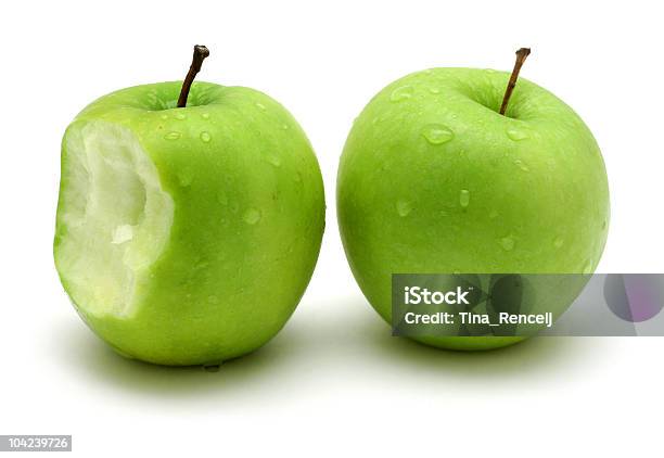 Dwa Jabłka - zdjęcia stockowe i więcej obrazów Jabłko - Jabłko, Bez ludzi, Białe tło