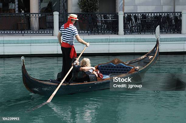 Gôndola Ride - Fotografias de stock e mais imagens de Gôndola - Gôndola, Veneza - Itália, Gondoleiro