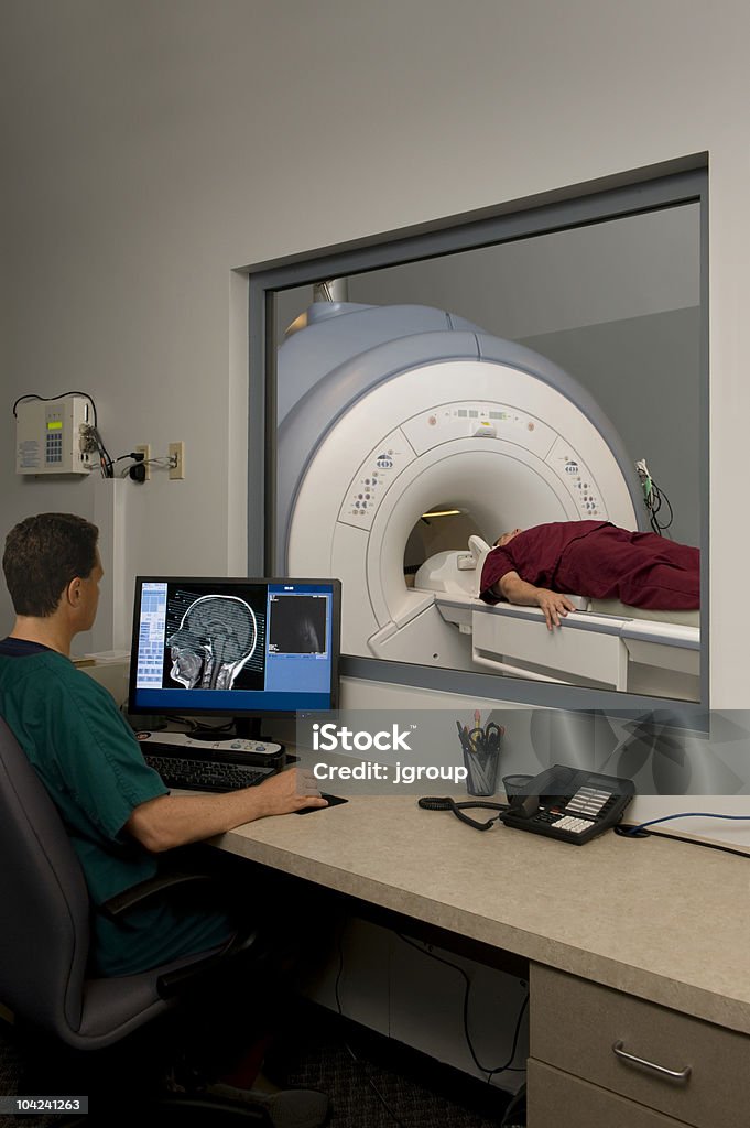 MRI 技術者 - MRI検査のロイヤリティフリーストックフォト