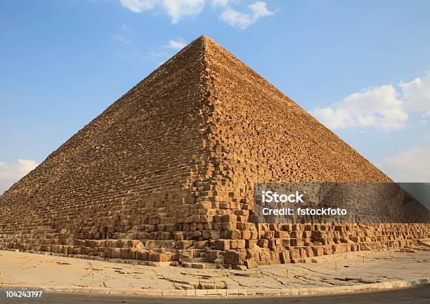 La Gran Pirámide De Egipto Foto de stock y más banco de imágenes de Aire libre - Aire libre, Antiguo, Arqueología